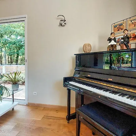 Cozy In Sarliac With Wifi Hébergement de vacances Darazac